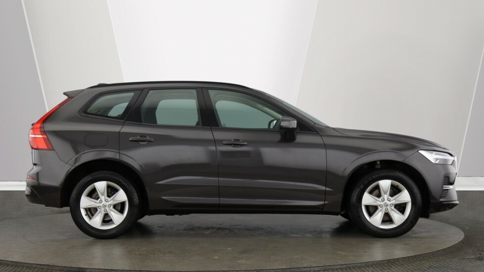 Volvo XC60 2.0 B4 Mhev Momentum Suv Hybrid Aw YW71AWJ Grey #2