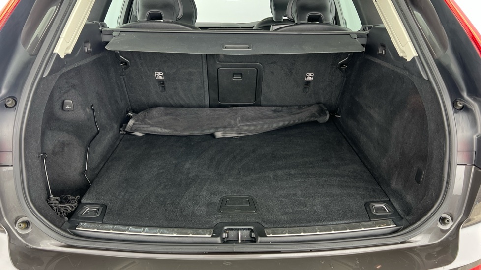 Volvo XC60 2.0 B4 Mhev Momentum Suv Hybrid Aw YW71AWJ Grey #5