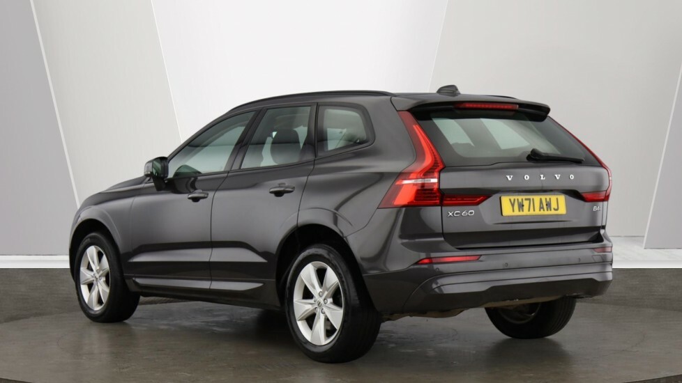 Volvo XC60 2.0 B4 Mhev Momentum Suv Hybrid Aw YW71AWJ Grey #3