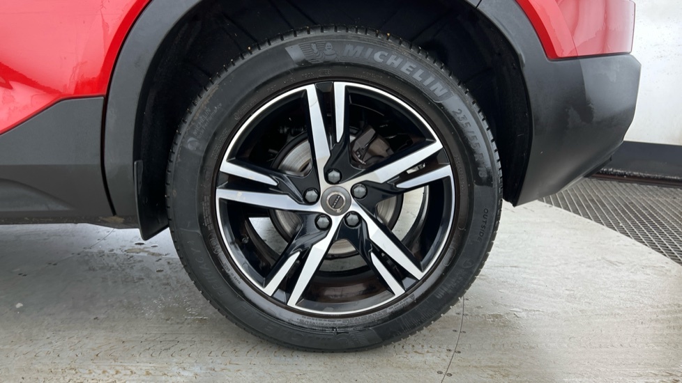 Volvo XC40 R-design, T3 Black Contrast Roof YY22FKJ Red #4