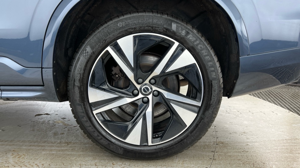 Volvo XC90 Recharge R-design, T8 Awd Plug-in Hybrid, 7 Seats YY22ATF Blue #4