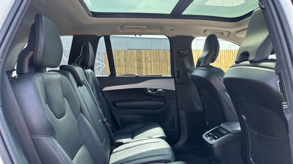 Volvo XC90 Plus, B5 Awd Mild Hybrid, Dark, 7 Seats YM22DCF White #6