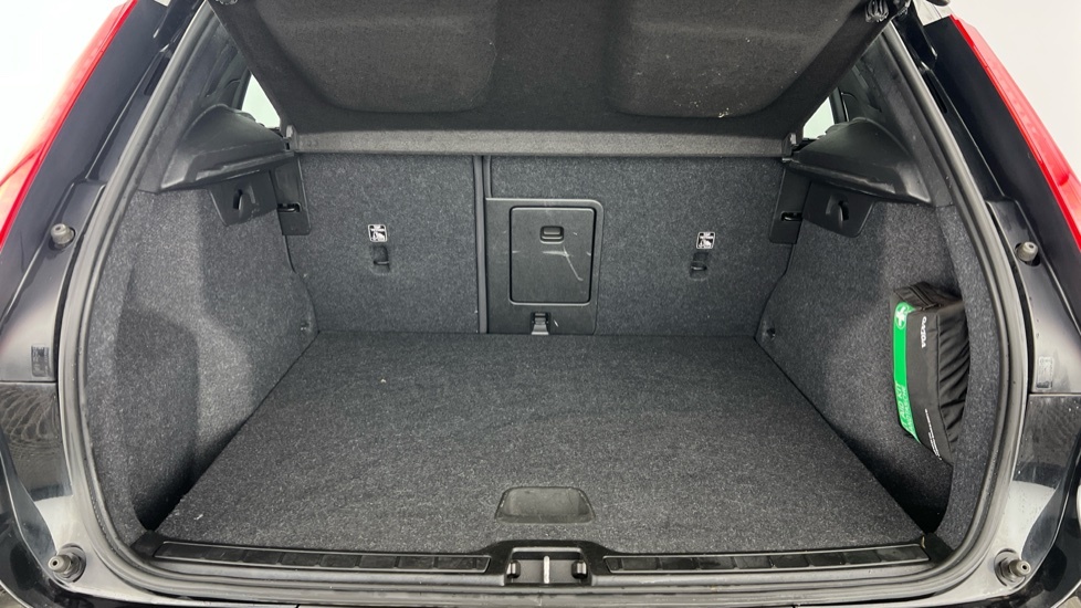 Volvo XC40 Momentum, T3 Black #5