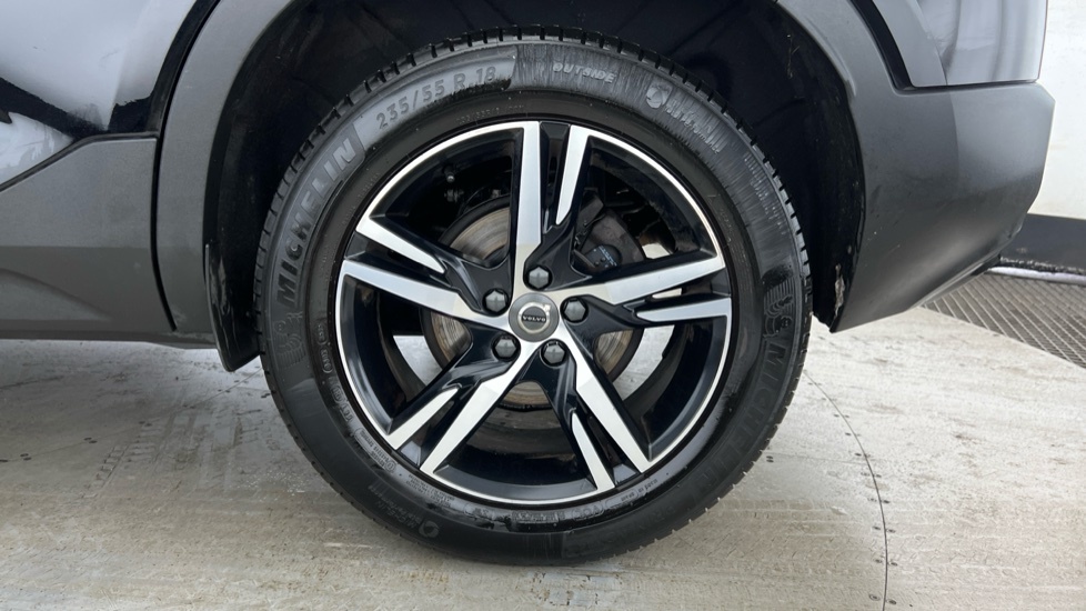 Volvo XC40 R-design, T3 Black #4