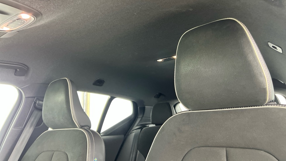 Volvo XC40 2.0 B3p Core Red #11