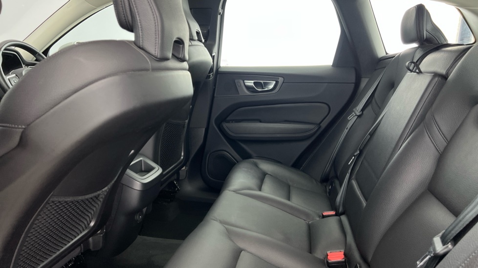 Volvo XC60 2L Core Black #7