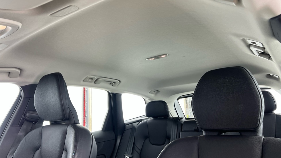 Volvo XC60 2L Core Black #11