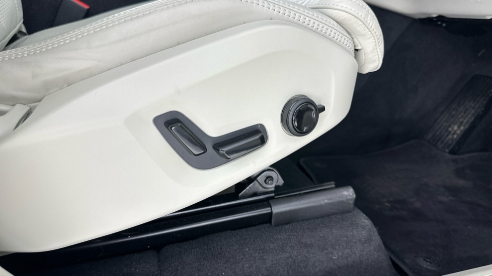 Volvo XC90 Ultra Bright Silver #17