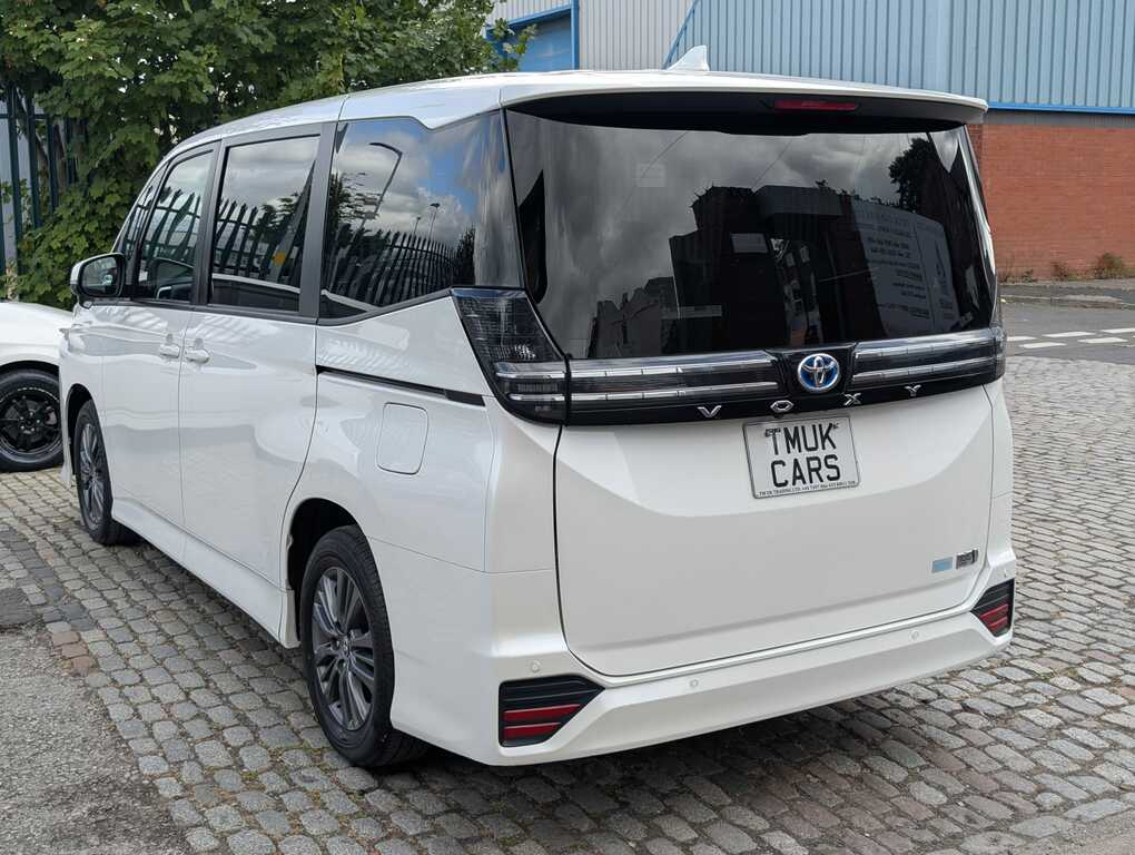 Toyota Voxy 1.8 Hybrid 202373 8 Seats Fresh Import Fina White #4