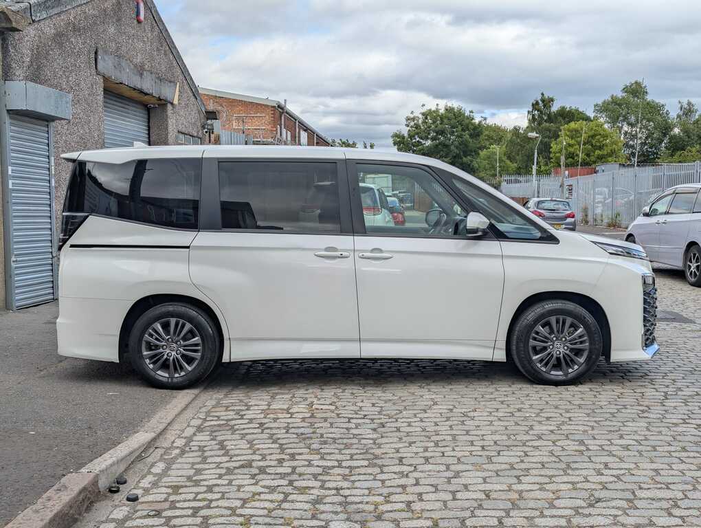 Toyota Voxy 1.8 Hybrid 202373 8 Seats Fresh Import Fina White #5