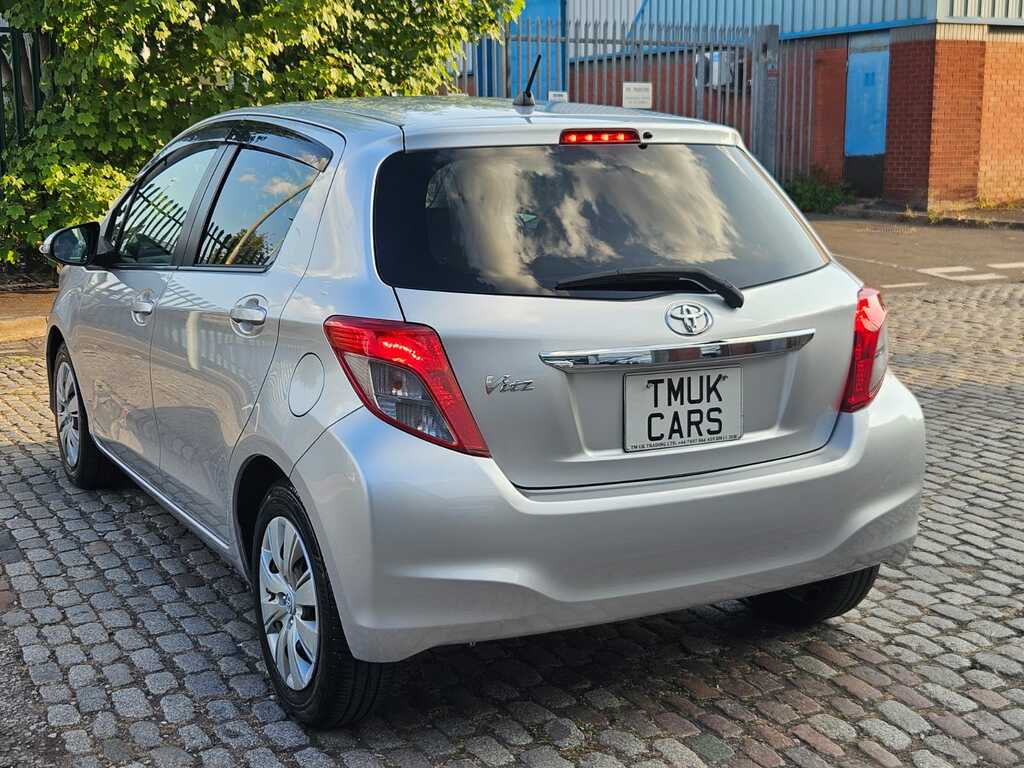 Toyota Yaris Vitz 1.3 201363 5 Seats Fr Silver #4