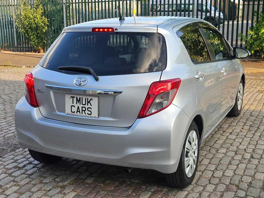 Toyota Yaris Vitz 1.3 201363 5 Seats Fr Silver #3