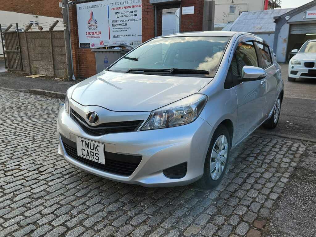 Toyota Yaris Vitz 1.3 201363 5 Seats Fr Silver #2