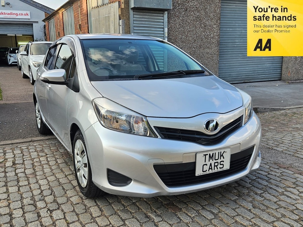Toyota Yaris Vitz 1.3 201363 5 Seats Fr Silver