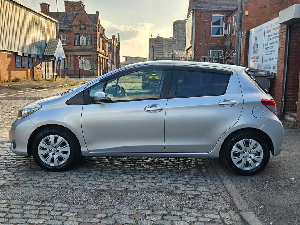 Toyota Yaris Vitz 1.3 201363 5 Seats Fr Silver #6