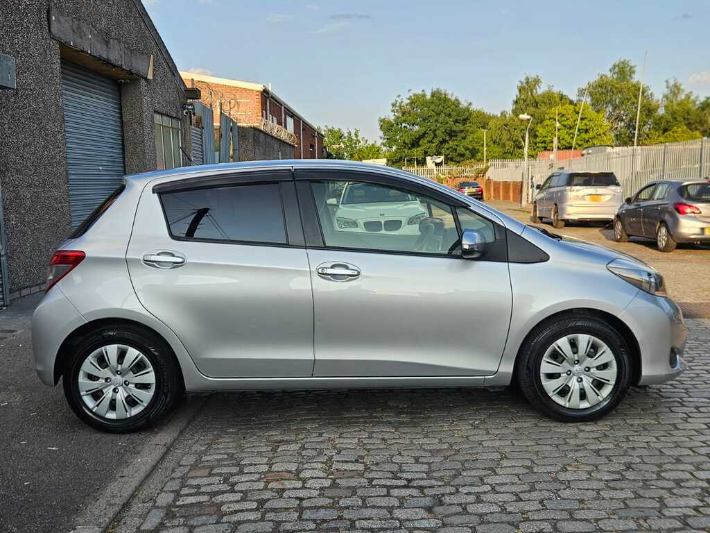 Toyota Yaris Vitz 1.3 201363 5 Seats Fr Silver #5
