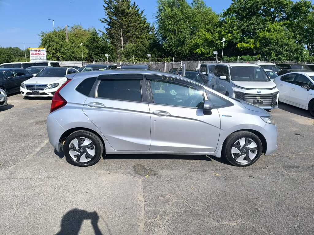Honda Jazz Fit 1.5 Hybrid 201313 5 Seats Ulez Silver #5