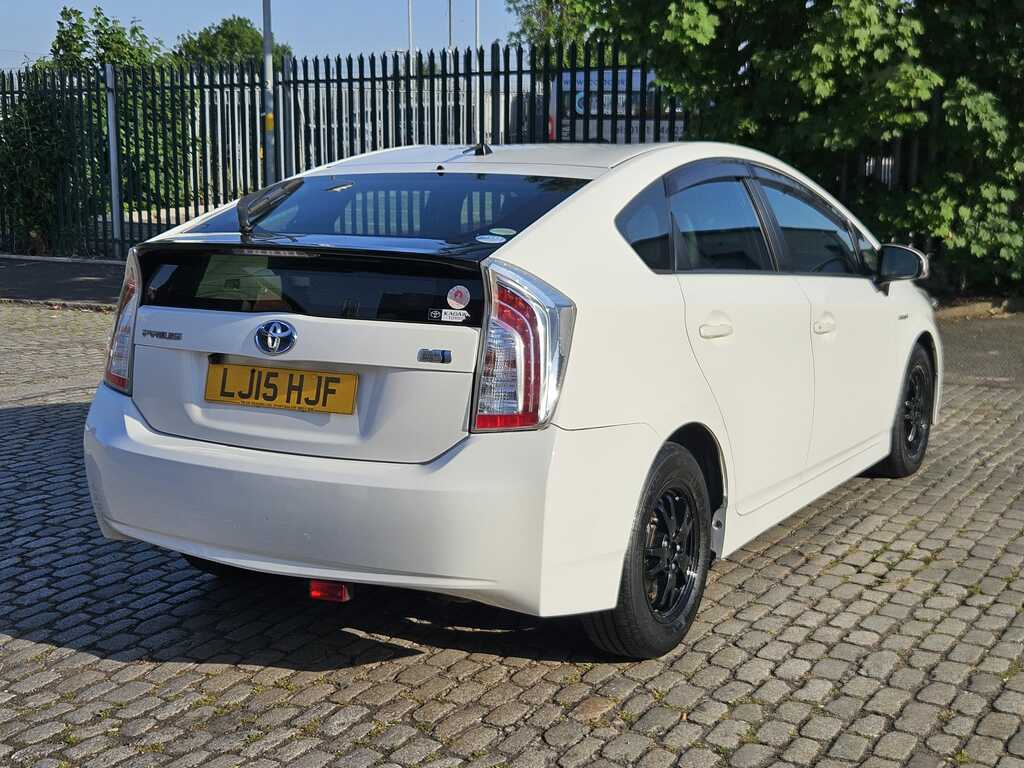 Toyota Prius 1.8 Hybrid 201515 Active 5 Seats White #3
