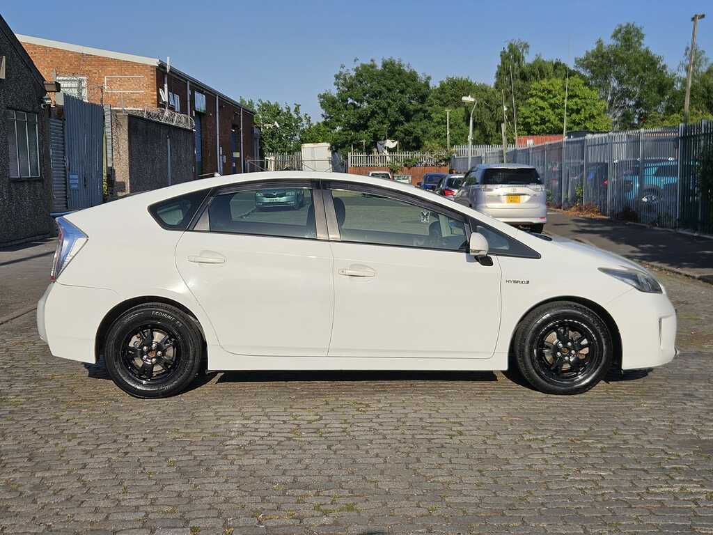 Toyota Prius 1.8 Hybrid 201515 Active 5 Seats White #5