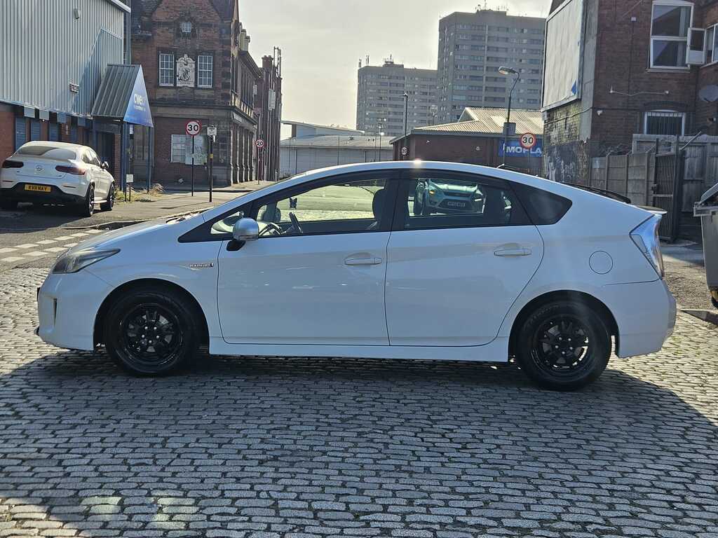 Toyota Prius 1.8 Hybrid 201515 Active 5 Seats White #6