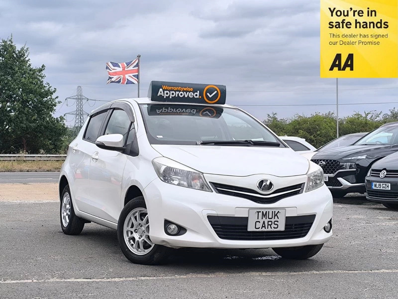 Toyota Yaris Vitz 1.3 201111 5 Seats 4Wd White