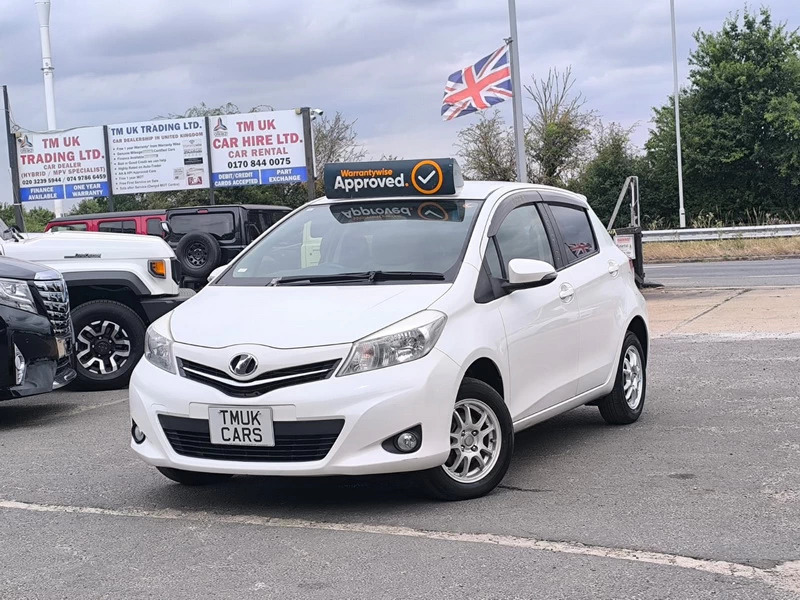 Toyota Yaris Vitz 1.3 201111 5 Seats 4Wd White #2