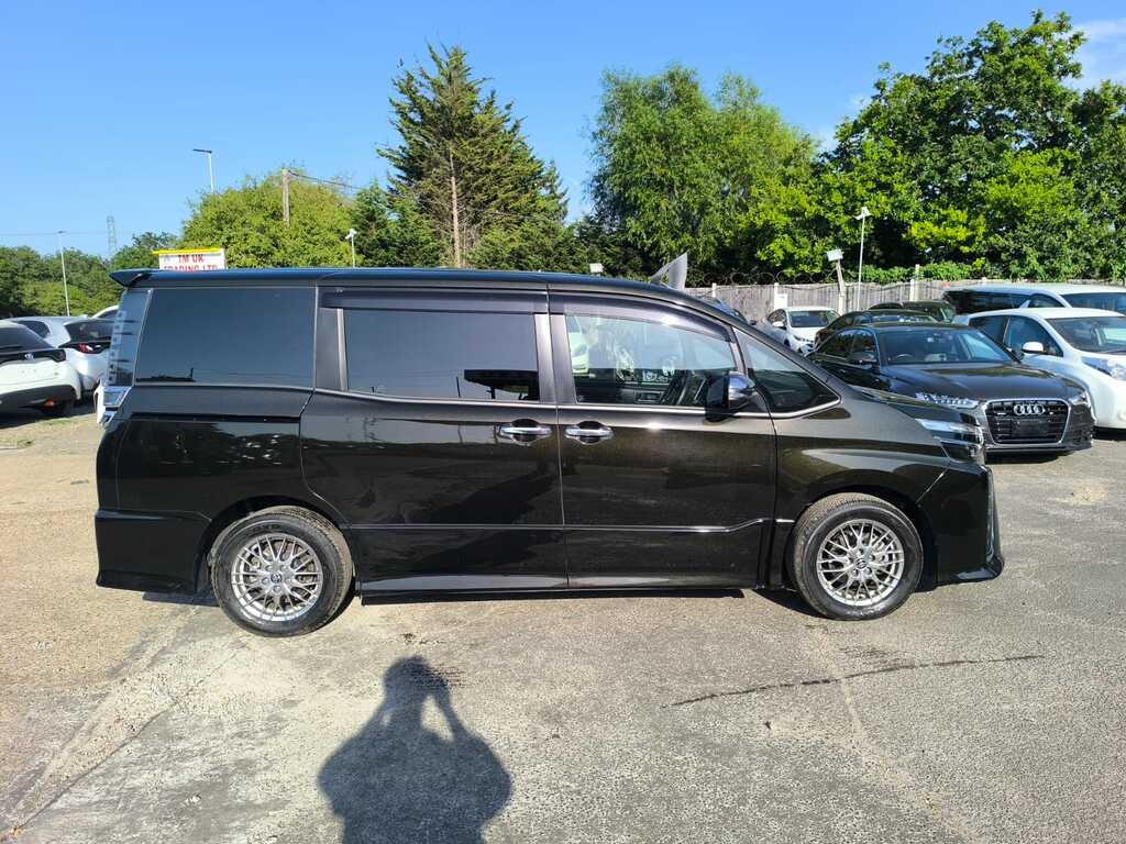 Toyota Voxy 1.8 Hybrid 202121 7 Seats Mpv Ulez Free Fre Black #3