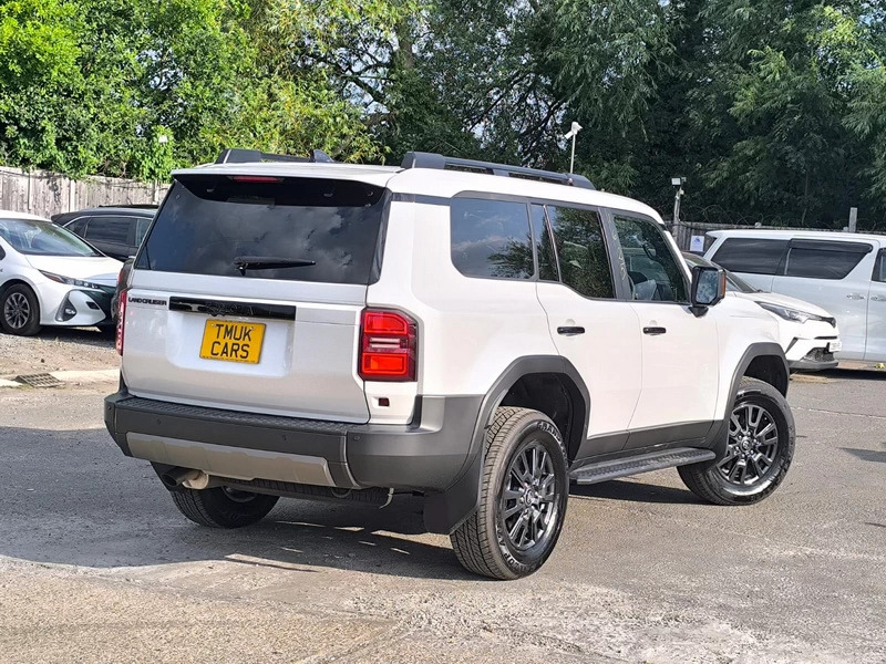 Toyota Land Cruiser 2.7 202575 Lc250 Suv 7 Seats White #3