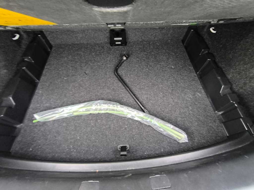 Volvo V40 Reserve For 99...D2 R-design Black #32