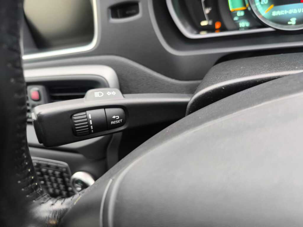 Volvo V40 Reserve For 99...D2 R-design Black #21