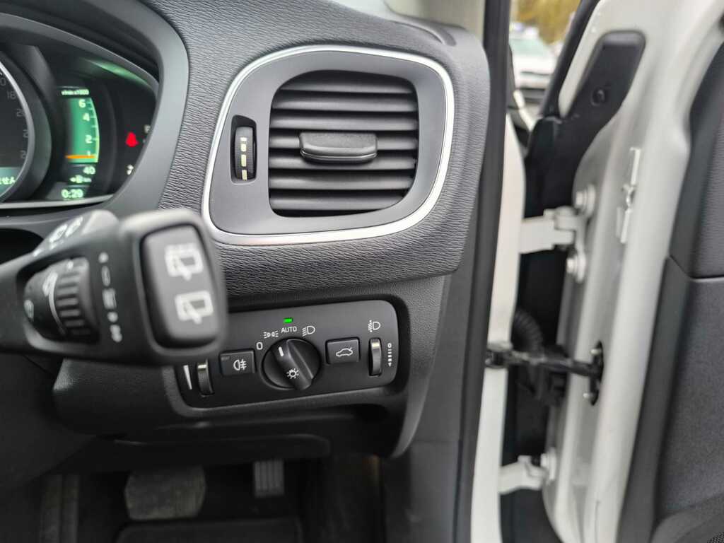 Volvo V40 Reserve For 99...D2 R-design Black #23