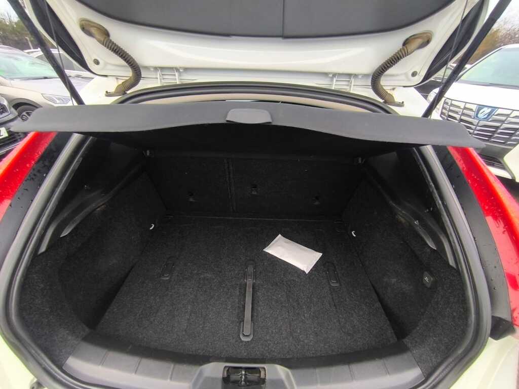 Volvo V40 Reserve For 99...D2 R-design Black #33
