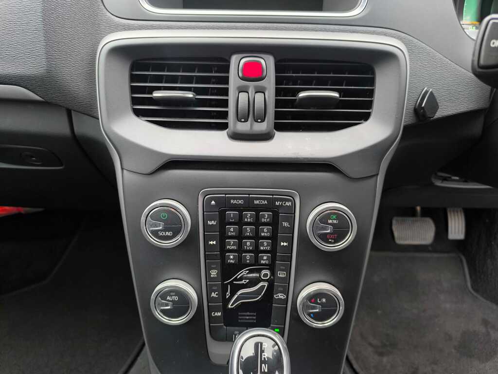 Volvo V40 Reserve For 99...D2 R-design Black #17