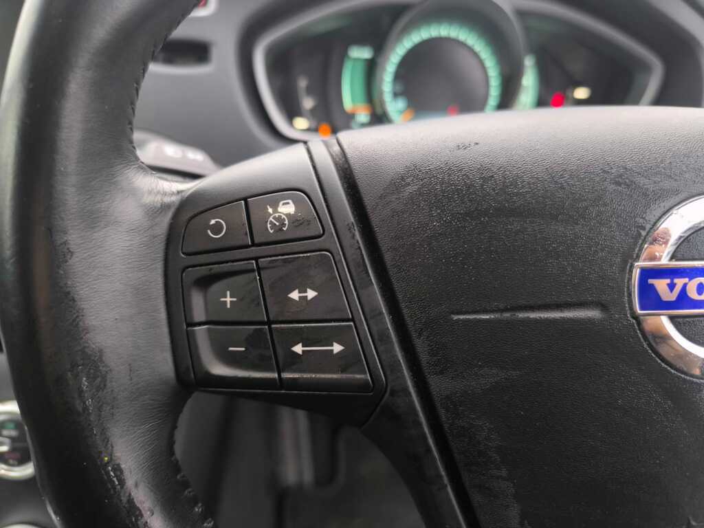 Volvo V40 Reserve For 99...D2 R-design Black #24