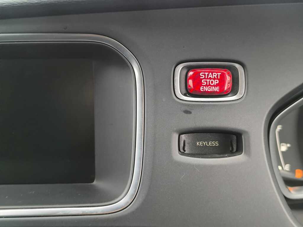 Volvo V40 Reserve For 99...D2 R-design Black #18