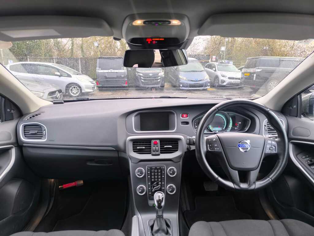 Volvo V40 Reserve For 99...D2 R-design Black #14