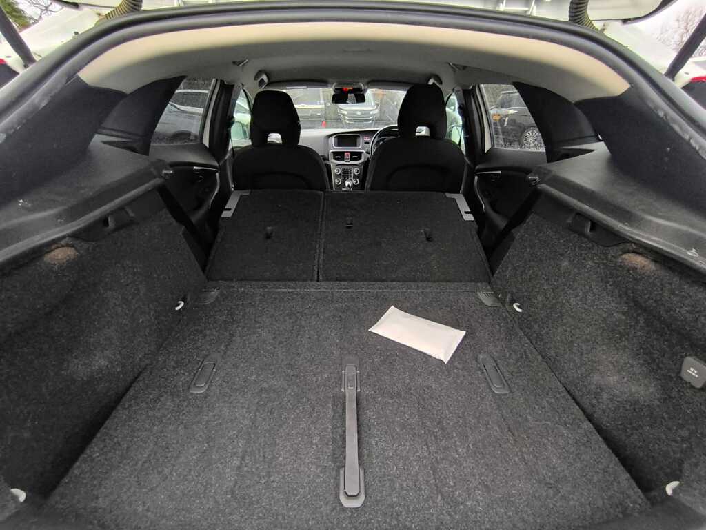 Volvo V40 Reserve For 99...D2 R-design Black #31