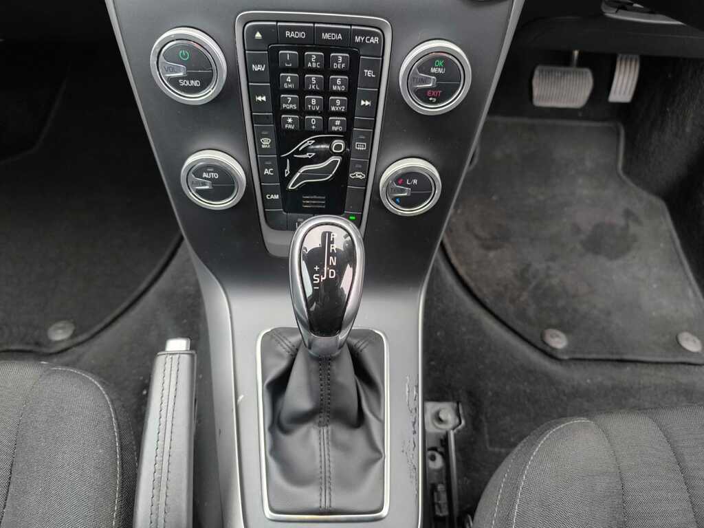 Volvo V40 Reserve For 99...D2 R-design Black #19