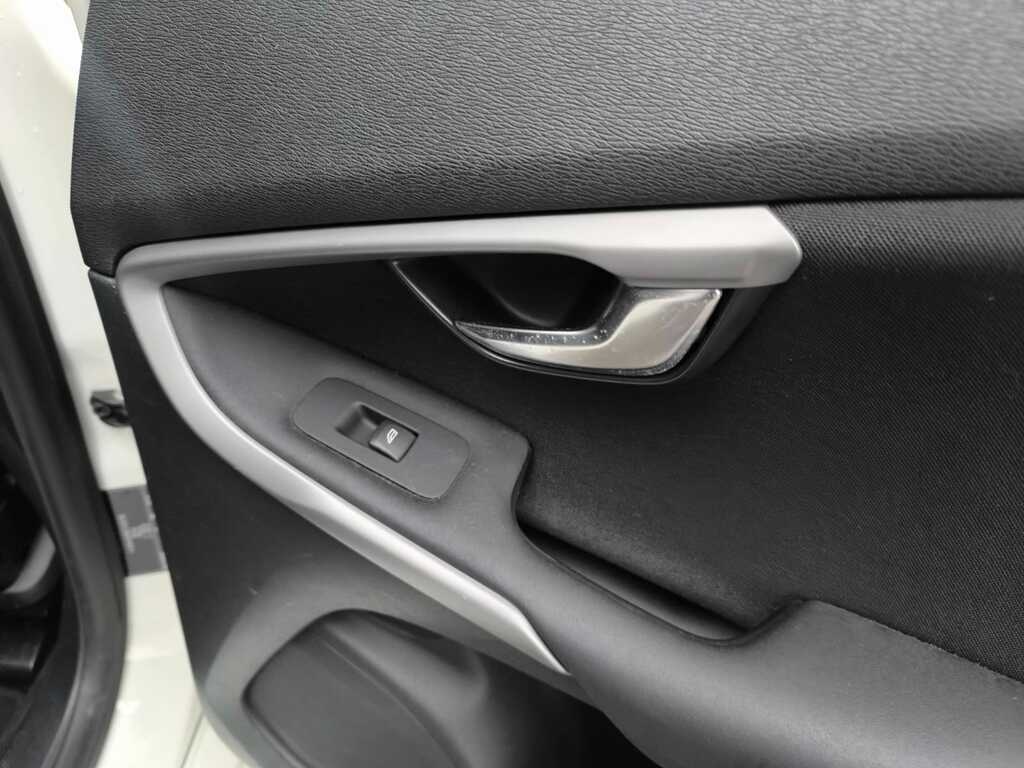 Volvo V40 Reserve For 99...D2 R-design Black #28