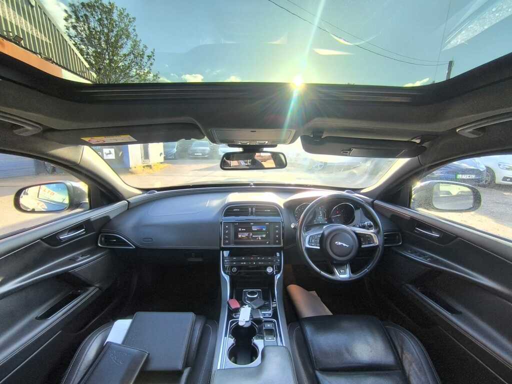 Jaguar XE Saloon Silver #16