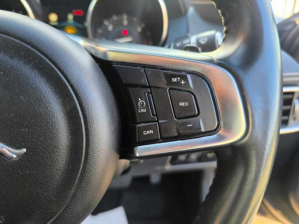 Jaguar XE Saloon Silver #31