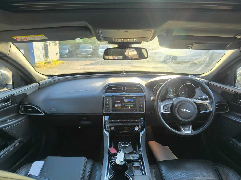 Jaguar XE Saloon Silver #17