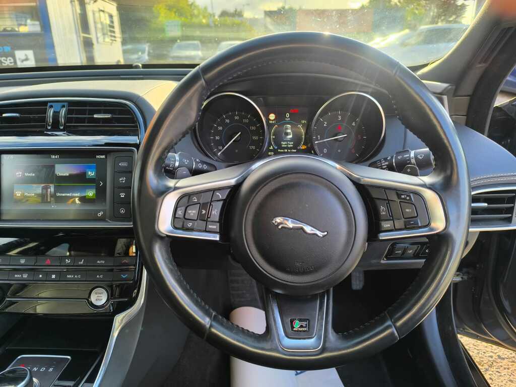 Jaguar XE Saloon Silver #18