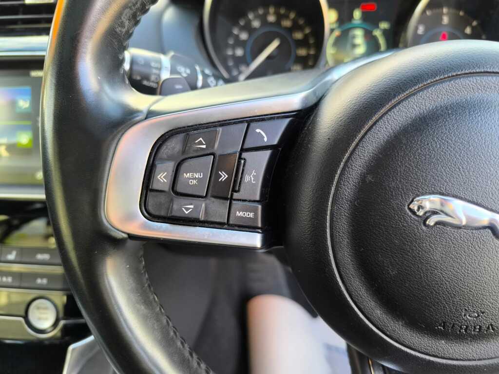 Jaguar XE Saloon Silver #30