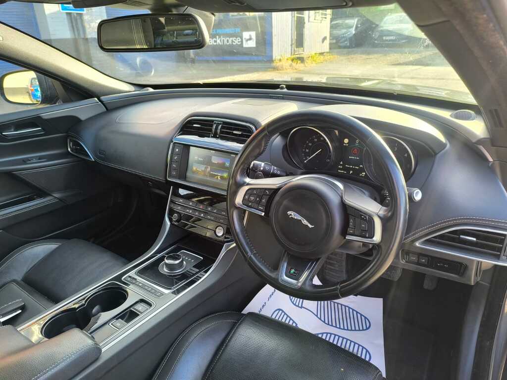 Jaguar XE Saloon Silver #13