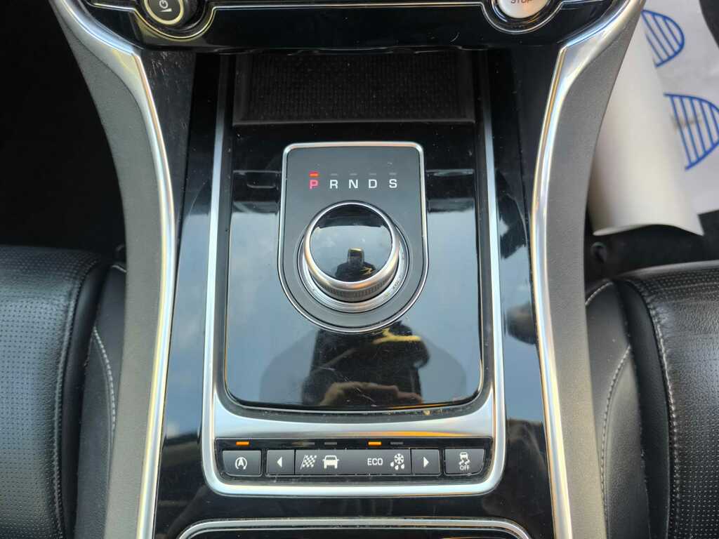 Jaguar XE Saloon Silver #25