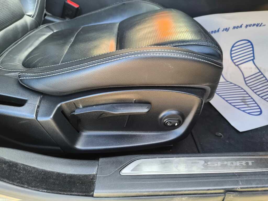Jaguar XE Saloon Silver #32