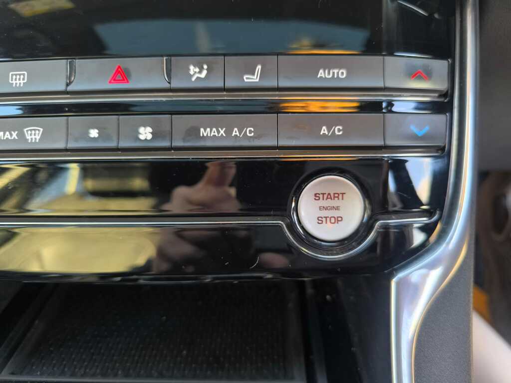 Jaguar XE Saloon Silver #23