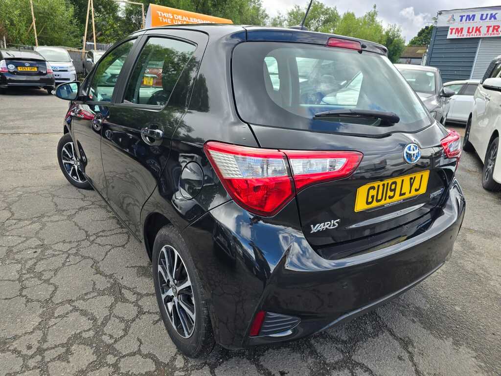 Toyota Yaris 1.5 Hybrid 201919 Vvt-h Icon Tech E-cvt 5 Black #4
