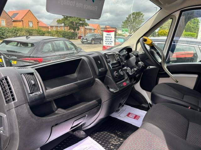 Peugeot Boxer 2.2 Bluehdi H2 Professional Van 140Ps White #3